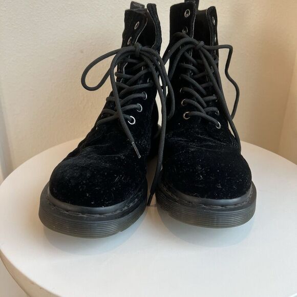 Dr. Martens Page Velvet Black Eight Eye Combat Lace Up Boots Size 7 Punk Goth - Picture 5 of 9